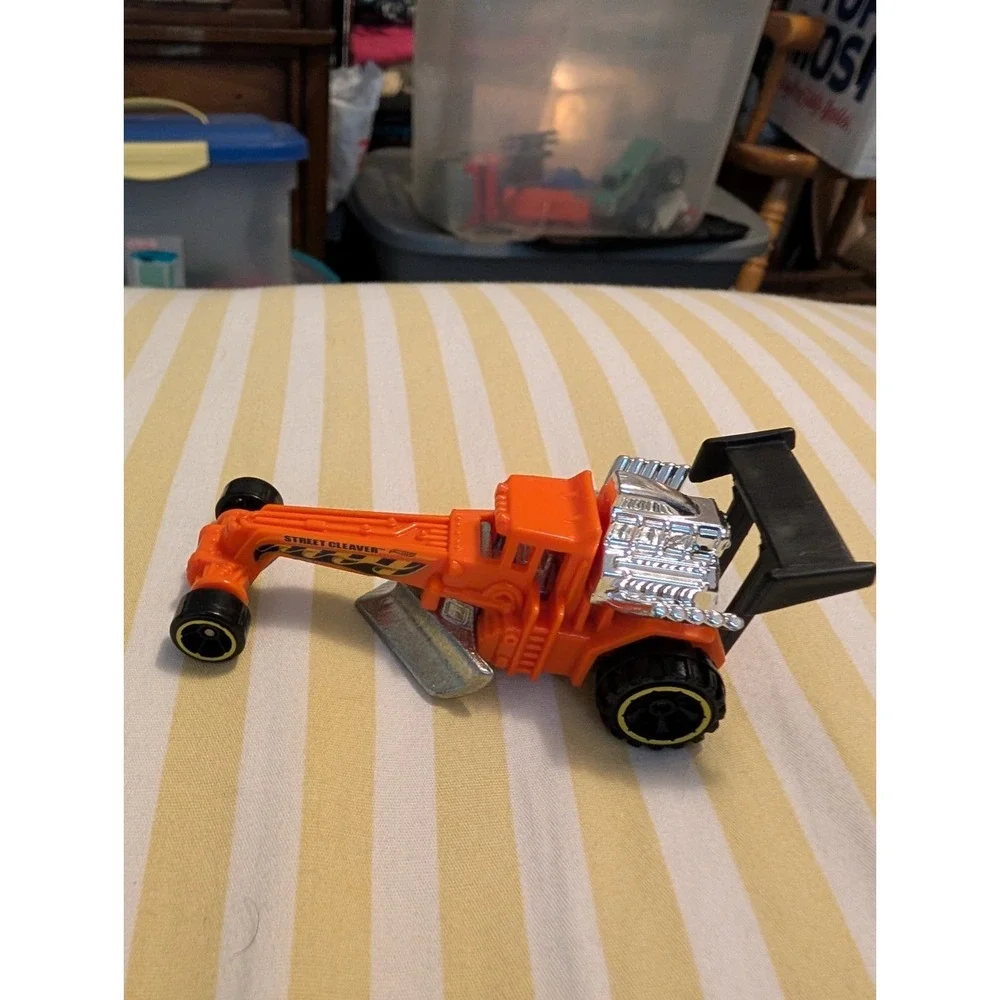 2015 Hot Wheels STREET CLEAVER Orange City Works Diecast Car 1:64 CFH34